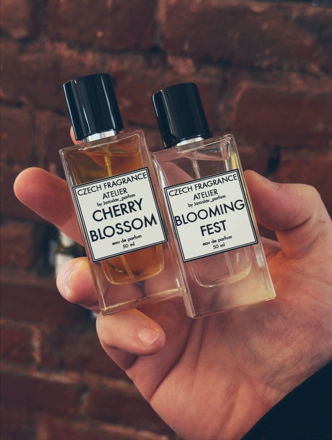 Kromě zimní vůně na které už nějakou dobu dělám mám rozdělané také 2 květinové vůně 🌸🌹 Názvy CHERRY BLOSSOM a BLOOMING...